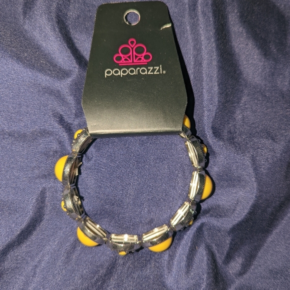Paparazzi Bracelet - Picture 1 of 2